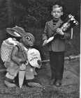 Das waren noch Zeiten  mein erster Schultag  na ja heute sehe ich ein wenig �lter aus -------wer ist-----HEINRICH SCHOELER----??----------Da kann ich nur sagen schau Dich auf meiner HP um !! Du wirst hier einiges ueber  mich erfahren und auch sonst viel interesantes finden !!